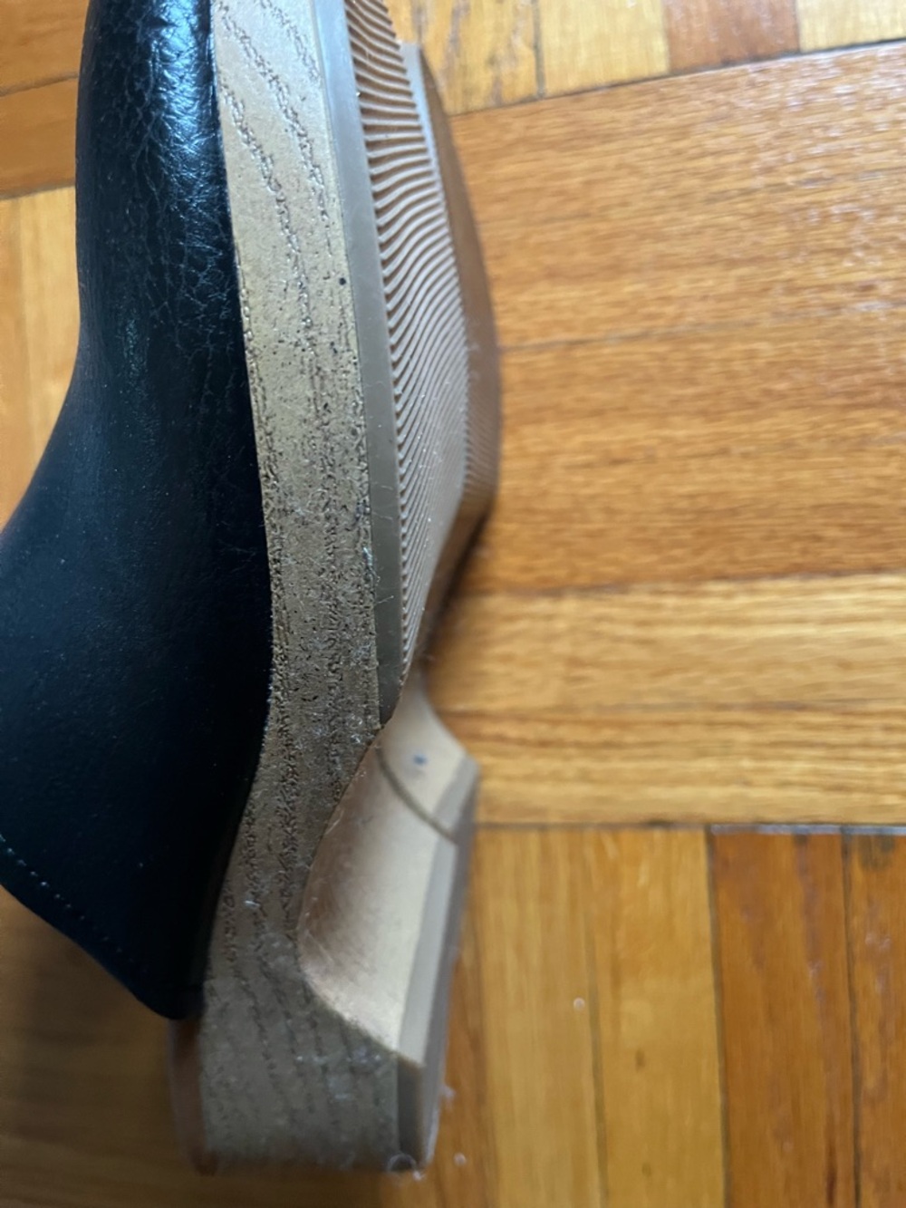 Universal Thread Clogs - Picture 2 of 3